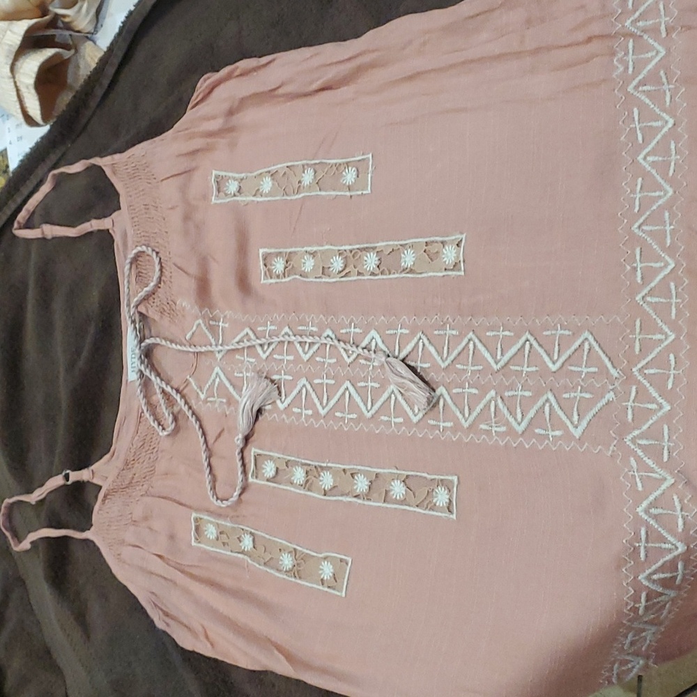 Flowy tank with lace front details, tie front